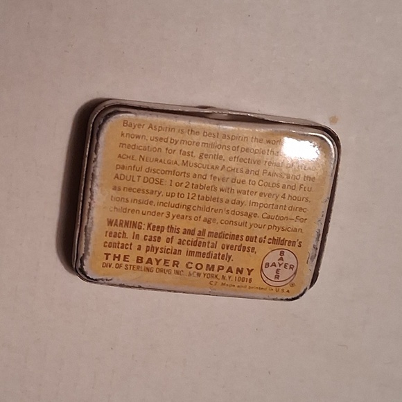 Vintage Mini Bayer Aspirin Tin - Picture 2 of 5